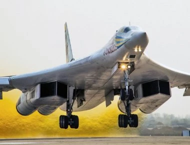 Βίντεο: Τα ρωσικά Tu-160 προσγειώνονται στη Βενεζουέλα